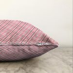 Renkli Zemin Üzerinde Ekose Desenli Dijital Baskılı Modern Raşel Kadife Yastık Kırlent Kılıfı Realhomes