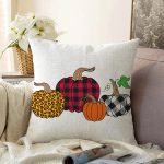 Beyaz Zemin Üzerinde Ekoseli Balkabakları Raşel Kadife Yastık Kırlent Kılıfı Realhomes