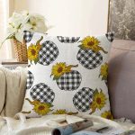 - Sonil-K-8640-Gorsel1 - Realhomes Beyaz Zemin Üzerinde Ekose Desenli Balkabak Motifli Raşel Kadife Yastık Kırlent Kılıfı Realhomes