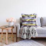 Beyaz Zemin Üzerinde Renkli Çizgi Desenli Raşel Kadife Yastık Kırlent Kılıfı Realhomes