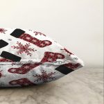 Beyaz Zemin Üzerinde Ekoseli Kartanesi Desenli Modern Raşel Kadife Yastık Kırlent Kılıfı Realhomes