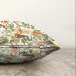 Beyaz Zeminli Sonbahar Yaprak Desenli Dijital Baskılı Modern Raşel Kadife Yastık Kırlent Kılıfı Realhomes