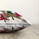 - Sonil-K-8661-Gorsel3 - Realhomes  Beyaz Zemin Üzerinde Ekoseli Çamağacı Desenli Dijital Baskılı Modern Şönil Yastık Kılıfı Realhomes