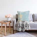 - Sonil-K-8663-Gorsel2 - Realhomes Renkli Zemin Üzerinde Yaprak Desenli Mermer Motifli Raşel Kadife Yastık Kırlent Kılıfı Realhomes