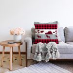 - Sonil-K-8665-Gorsel2 - Realhomes Beyaz Zemin Üzerinde Ekose Desenli Geyik Desenli Modern Şönil Yastık Kırlent Kılıfı Realhomes