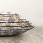 - Sonil-K-8667-Gorsel3 - Realhomes Beyaz Zemin Üzerinde Renkli Çizgili Yaprak Desenli Modern Raşel Kadife Yastık Kırlent Kılıfı Realhomes