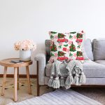 Beyaz Zemin Üzerinde Yılbaşı Desenli Kırmızı Tostos Raşel Kadife Yastık Kırlent Kılıfı Realhomes