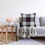 - Sonil-K-8669-Gorsel2 - Realhomes Beyaz Zemin Üzerinde Renkli Ekose Desenli Raşel Kadife Yastık Kırlent Kılıfı Realhomes