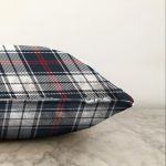 - Sonil-K-8669-Gorsel3 - Realhomes Beyaz Zemin Üzerinde Renkli Ekose Desenli Raşel Kadife Yastık Kırlent Kılıfı Realhomes