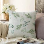 - Sonil-K-8672-Gorsel1 - Realhomes Renkli Zeminli Çam Ağacı Yapraklı Dijital Baskılı Modern Raşel Kadife Yastık Kırlent Kılıfı Realhomes