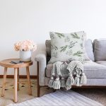 - Sonil-K-8672-Gorsel2 - Realhomes  Renkli Zeminli Çam Ağacı Yapraklı Dijital Baskılı Modern Raşel Kadife Yastık Kırlent Kılıfı Realhomes