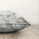 - Sonil-K-8672-Gorsel3 - Realhomes  Renkli Zeminli Çam Ağacı Yapraklı Dijital Baskılı Modern Raşel Kadife Yastık Kırlent Kılıfı Realhomes