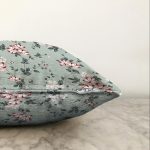 - Sonil-K-8677-Gorsel3 - Realhomes  Rengarenk Zemin Üzerinde Yeşil Yapraklı Çiçek Desenli Modern Raşel Kadife Yastık Kırlent Kılıfı Realhomes