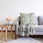 - Sonil-K-8678-Gorsel2 - Realhomes  Rengarenk Zemin Üzerinde Yeşil Yapraklı Çiçek Desenli Modern Raşel Kadife Yastık Kırlent Kılıfı Realhomes