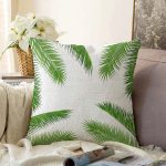 Beyaz Zemin Üzerinde Yeşil İnce Yaprak Desenli Modern Raşel Kadife Yastık Kırlent Kılıfı Realhomes