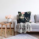 Rengarenk Zemin Üzerinde Beyaz Çiçek Desenli Raşel Kadife Yastık Kırlent Kılıfı Realhomes