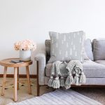 - Sonil-K-8694-Gorsel2 - Realhomes Gri Zemin Üzerinde Çamağacı Desenli Dijital Baskılı Modern Raşel Kadife Yastık Kırlent Kılıfı Realhomes