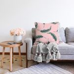 - Sonil-K-8699-Gorsel2 - Realhomes  Pastel Zeminli Yeşil Yaprak Desenli Dijital Baskılı Modern Raşel Kadife Yastık Kırlent Kılıfı Realhomes