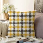 - Sonil-K-8700-Gorsel1 - Realhomes Beyaz Zemin Üzerinde Siyah Sarı Ekose Desenli Dijital Baskılı Modern Raşel Kadife Yastık Kılıfı Realhomes