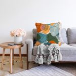 - Sonil-K-8701-Gorsel2 - Realhomes  Renkli Zemin Üzerinde Onedraw Çizimli Yaprak Desenli Raşel Kadife Yastık Kırlent Kılıfı Realhomes