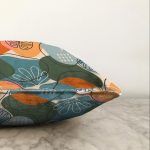 - Sonil-K-8701-Gorsel3 - Realhomes  Renkli Zemin Üzerinde Onedraw Çizimli Yaprak Desenli Raşel Kadife Yastık Kırlent Kılıfı Realhomes