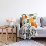 - Sonil-K-8702-Gorsel2 - Realhomes Renkli Zemin Üzerinde Onedraw Çizimki Meyva Desenli Raşel Kadife Yastık Kırlent Kılıfı Realhomes