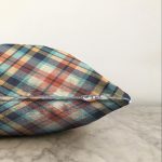 - Sonil-K-8704-Gorsel3 - Realhomes  Renkli Zemin Üzerinde Pastel Renkli Ekose Desenli Modern Raşel Kadife Yastık Kırlent Kılıfı Realhomes