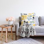 - Sonil-K-8711-Gorsel2 - Realhomes  Beyaz Zeminli Renkli Yaprak Desenli Dijital Baskılı Modern Raşel Kadife Yastık Kırlent Kılıfı Realhomes