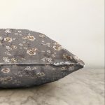 - Sonil-K-8713-Gorsel3 - Realhomes  Rengarenk Zemin Üzerinde Çiçek Desenli Dijital Baskılı Modern Raşel Kadife Yastık Kırlent Kılıfı Realhomes