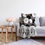 Rengarenk Zemin Üzerinde Siyah Beyaz Çiçek Desenli Modern Raşel Kadife Yastık Kırlent Kılıfı Realhomes