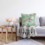 Rengarenk Zemin Üzerinde Çiçek Motifli Dijital Baskılı Modern Raşel Kadife Yastık Kırlent Kılıfı Realhomes