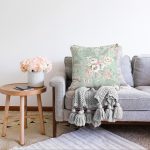 - Sonil-K-8739-Gorsel2 - Realhomes Rengarenk Zemin Üzerinde Çiçek Motifli Dijital Baskılı Modern Raşel Kadife Yastık Kırlent Kılıfı Realhomes