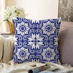 Beyaz Zemin Üzerinde Çini Desenli Dijital Baskılı Modern Raşel Kadife Yastık Kırlent Kılıfı Realhomes