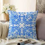 Beyaz Zemin Üzerinde Çini Desenli Dijital Baskılı Modern Raşel Kadife Yastık Kırlent Kılıfı Realhomes