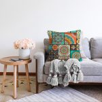 Renkli Zeminli Geometrik Desenli Dijital Baskılı Modern Raşel Kadife Yastık Kırlent Kılıfı Realhomes