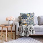 Renkli Zeminli Geometrik Desenli Dijital Baskılı Modern Raşel Kadife Yastık Kırlent Kılıfı Realhomes