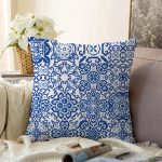 - Sonil-K-8759-Gorsel1 - Realhomes Beyaz Zemin Üzerinde Çini Desenli Dijital Baskılı Modern Raşel Kadife Yastık Kırlent Kılıfı Realhomes