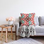 Beyaz Zemin Üzerinde Çini Desenli Dijital Baskılı Modern Raşel Kadife Yastık Kırlent Kılıfı Realhomes