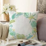 - Sonil-K-8786-Gorsel1 - Realhomes Beyaz Zeminli Deniz Atı Desenli Dijital Baskılı Modern Raşel Kadife Yastık Kırlent Kılıfı Realhomes