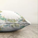 - Sonil-K-8786-Gorsel3 - Realhomes Beyaz Zeminli Deniz Atı Desenli Dijital Baskılı Modern Raşel Kadife Yastık Kırlent Kılıfı Realhomes