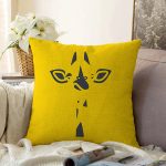 Renkli Zemin Üzerinde Onedraw Çizimli Zurafa Silüeti Raşel Kadife Yastık Kırlent Kılıfı Realhomes