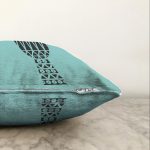 Renkli Zemin Üzerinde Onedraw Çizimli Kupa Desenli Modern Raşel Kadife Yastık Kırlent Kılıfı Realhomes