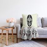 Renkli Zemin Üzerinde Onedraw Çizimli Yerli Silüeti Raşel Kadife Yastık Kırlent Kılıfı Realhomes