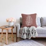 - Sonil-K-8809-Gorsel2 - Realhomes  Renkli Zemin Üzerinde Yaprak Desenli Dijital Baskılı Modern Raşel Kadife Yastık Kırlent Kılıfı Realhomes