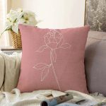 - Sonil-K-8817-Gorsel1 - Realhomes  Pastel Zemin Üzerinde Beyaz Çiçek Desenli Raşel Kadife Yastık Kırlent Kılıfı Realhomes