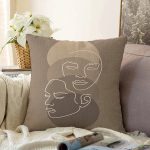 Renkli Zemin Üzerinde Onedraw Çizimli Bayan Silüeti Raşel Kadife Yastık Kırlent Kılıfı Realhomes