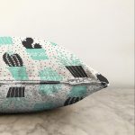 - Sonil-K-8848-Gorsel3 - Realhomes  Beyaz Zemin Üzerinde Siyah Puantiyeli Kaktüs Desenli Raşel Kadife Yastık Kırlent Kılıfı Realhomes