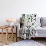 Renkli Zemin Üzerinde Kaktüs Desenli Dijital Baskılı Modern Raşel Kadife Yastık Kırlent Kılıfı Realhomes