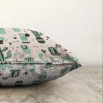 Renkli Zemin Üzerinde Kaktüs Desenli Dijital Baskılı Modern Raşel Kadife Yastık Kırlent Kılıfı Realhomes