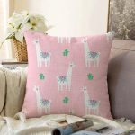 Renkli Zeminli Sevimli Zurafa Desenli Dijital Baskılı Modern Raşel Kadife Yastık Kırlent Kılıfı Realhomes